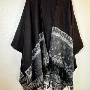 V FRAAS Black Gray Wrap Southwest Print Open Front Poncho Fringe One Size